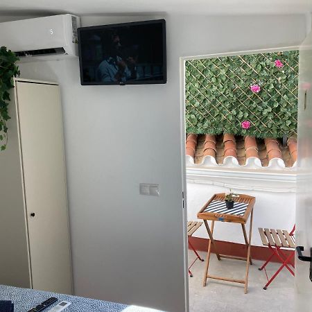 Malaguena Salerosa "Apartamento - Estudio Con Terraza" En Casa Tipica De 1 A 4 Dormitorios Малага Экстерьер фото