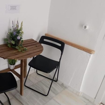 Malaguena Salerosa "Apartamento - Estudio Con Terraza" En Casa Tipica De 1 A 4 Dormitorios Малага Экстерьер фото