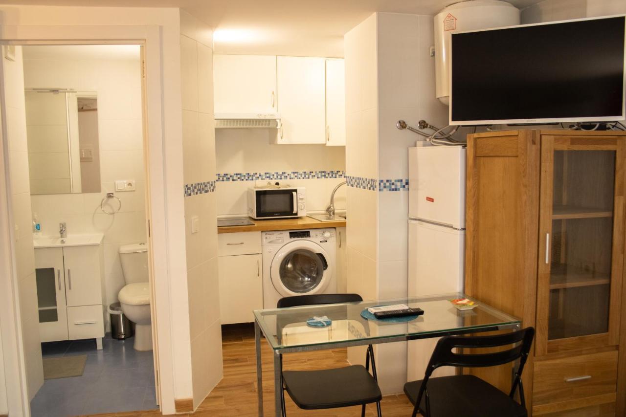 Malaguena Salerosa "Apartamento - Estudio Con Terraza" En Casa Tipica De 1 A 4 Dormitorios Малага Экстерьер фото
