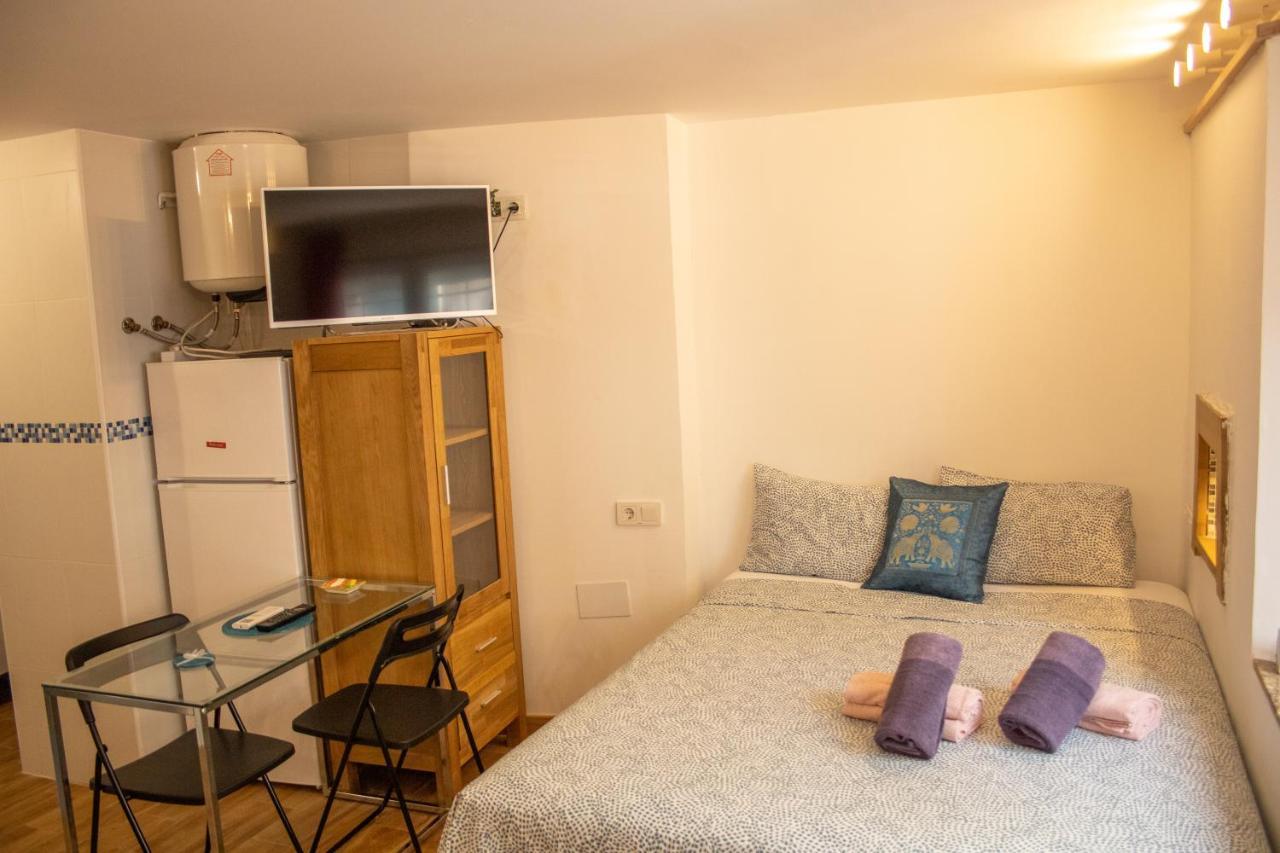 Malaguena Salerosa "Apartamento - Estudio Con Terraza" En Casa Tipica De 1 A 4 Dormitorios Малага Экстерьер фото
