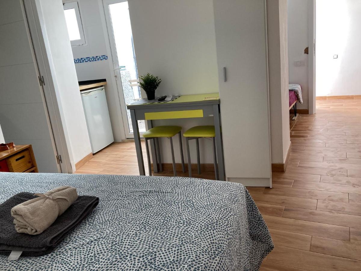 Malaguena Salerosa "Apartamento - Estudio Con Terraza" En Casa Tipica De 1 A 4 Dormitorios Малага Экстерьер фото