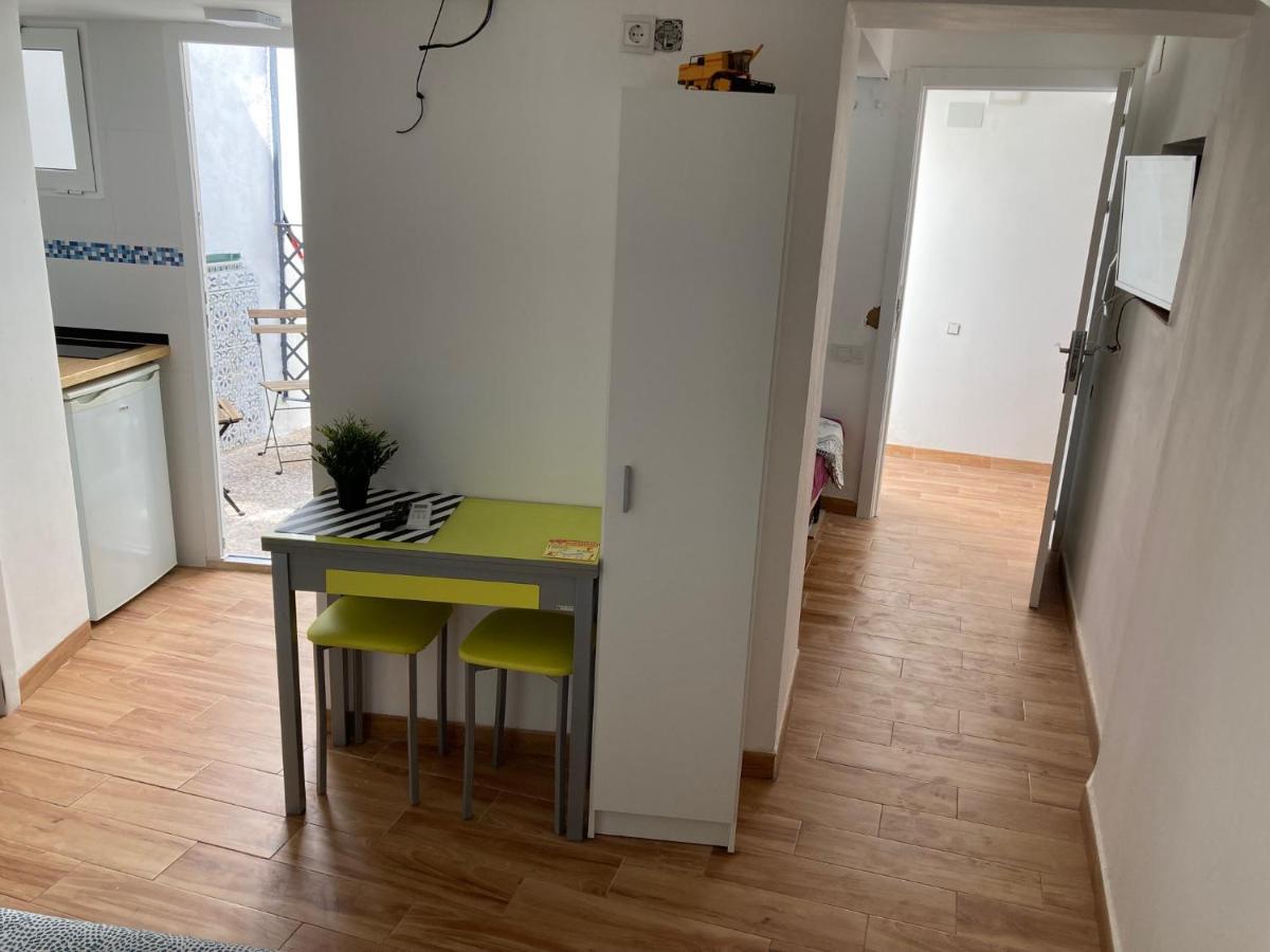 Malaguena Salerosa "Apartamento - Estudio Con Terraza" En Casa Tipica De 1 A 4 Dormitorios Малага Экстерьер фото