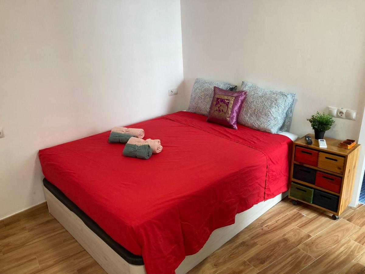 Malaguena Salerosa "Apartamento - Estudio Con Terraza" En Casa Tipica De 1 A 4 Dormitorios Малага Экстерьер фото