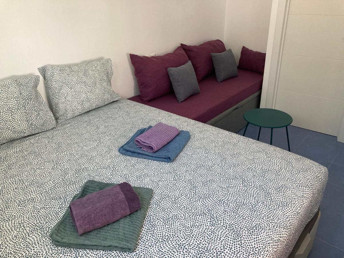 Malaguena Salerosa "Apartamento - Estudio Con Terraza" En Casa Tipica De 1 A 4 Dormitorios Малага Экстерьер фото