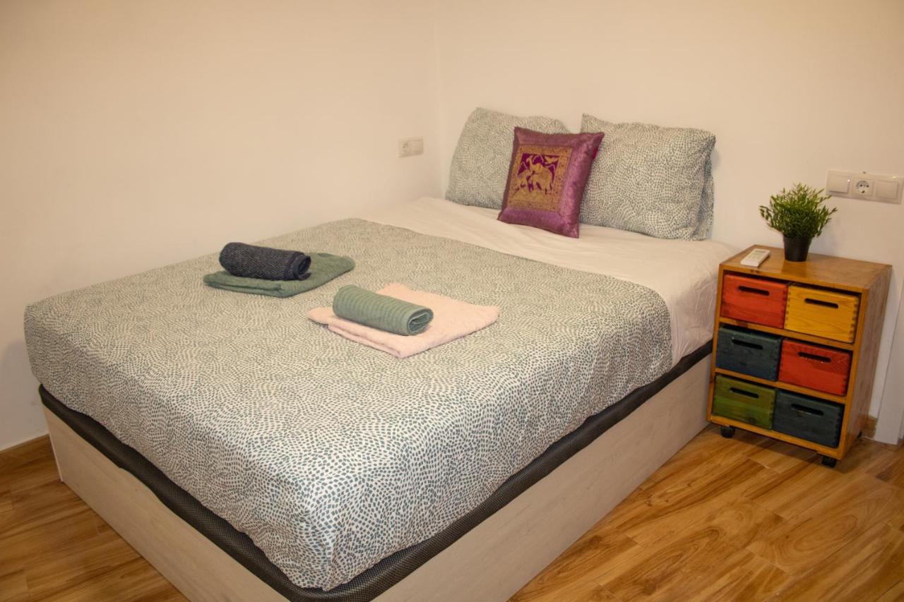 Malaguena Salerosa "Apartamento - Estudio Con Terraza" En Casa Tipica De 1 A 4 Dormitorios Малага Экстерьер фото