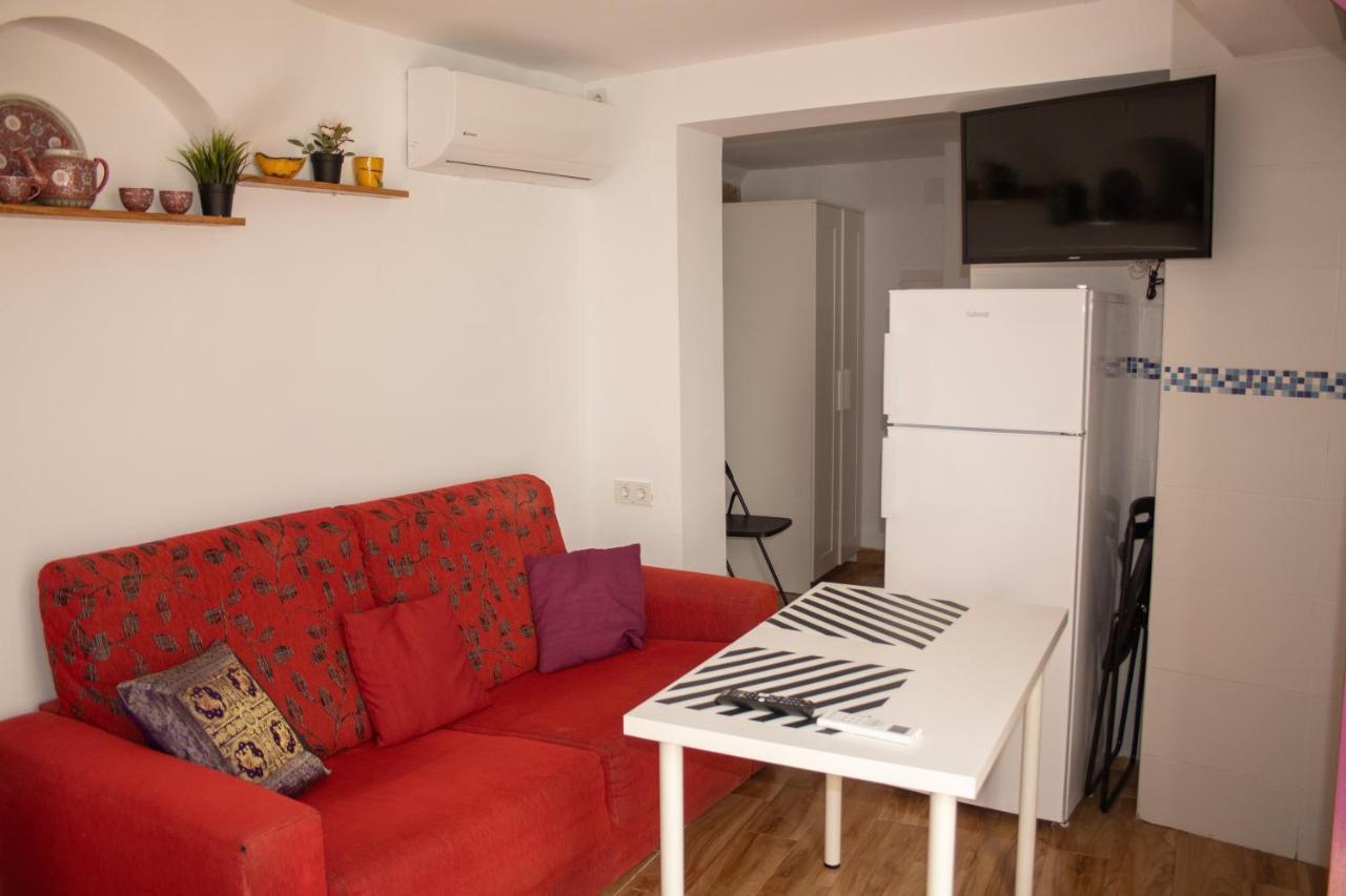 Malaguena Salerosa "Apartamento - Estudio Con Terraza" En Casa Tipica De 1 A 4 Dormitorios Малага Экстерьер фото