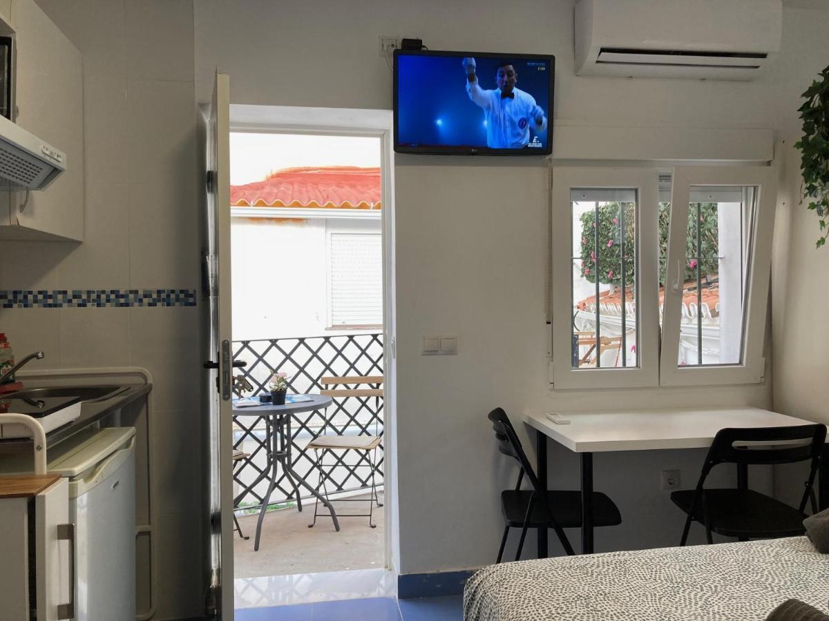 Malaguena Salerosa "Apartamento - Estudio Con Terraza" En Casa Tipica De 1 A 4 Dormitorios Малага Экстерьер фото
