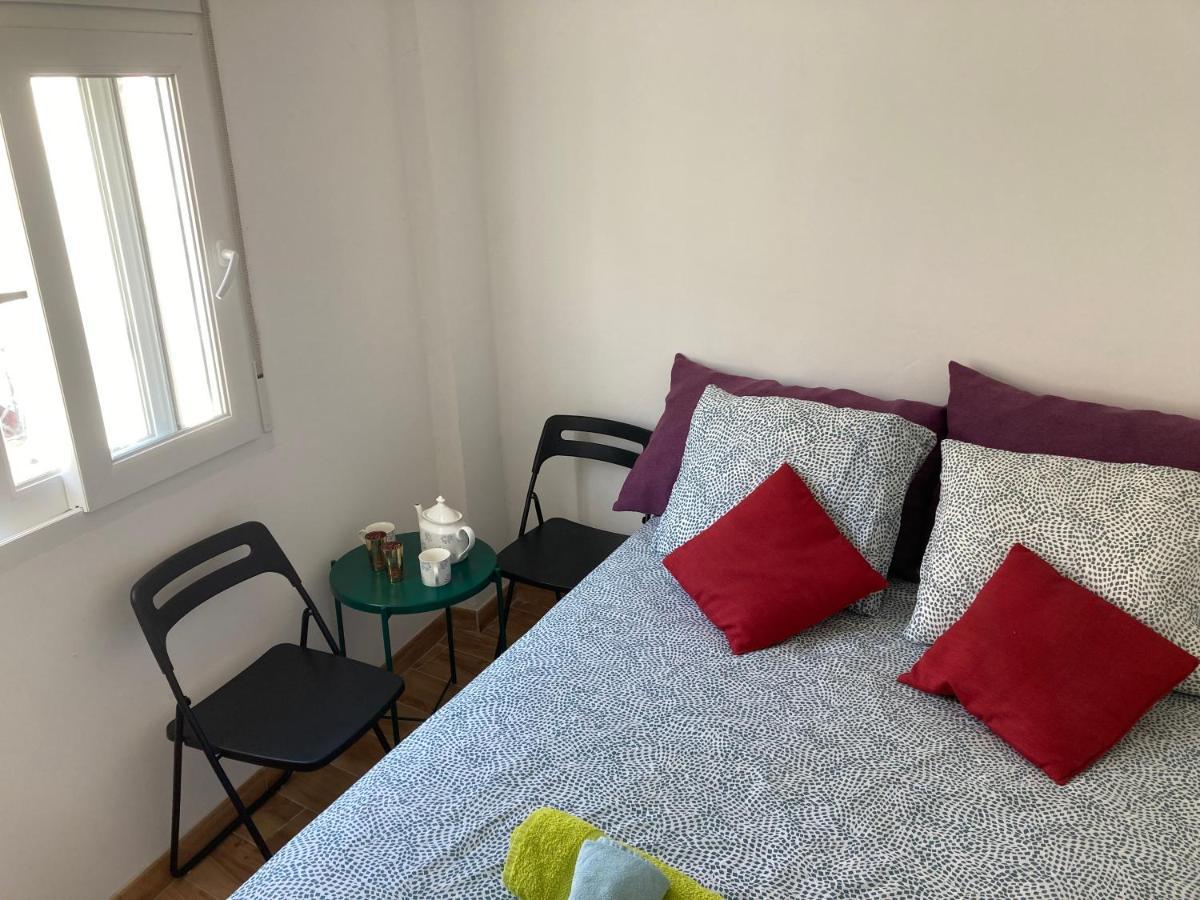 Malaguena Salerosa "Apartamento - Estudio Con Terraza" En Casa Tipica De 1 A 4 Dormitorios Малага Экстерьер фото