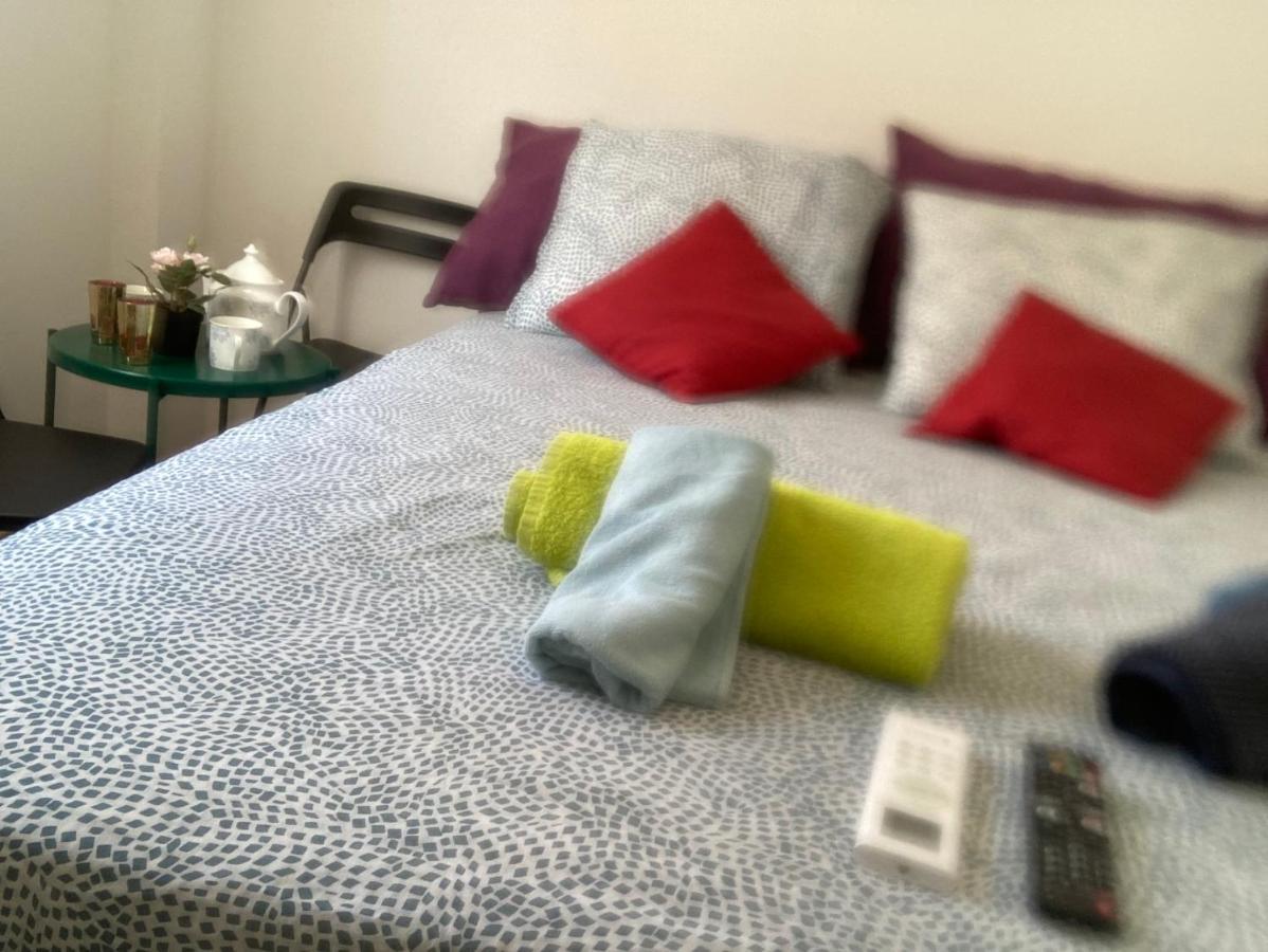 Malaguena Salerosa "Apartamento - Estudio Con Terraza" En Casa Tipica De 1 A 4 Dormitorios Малага Экстерьер фото