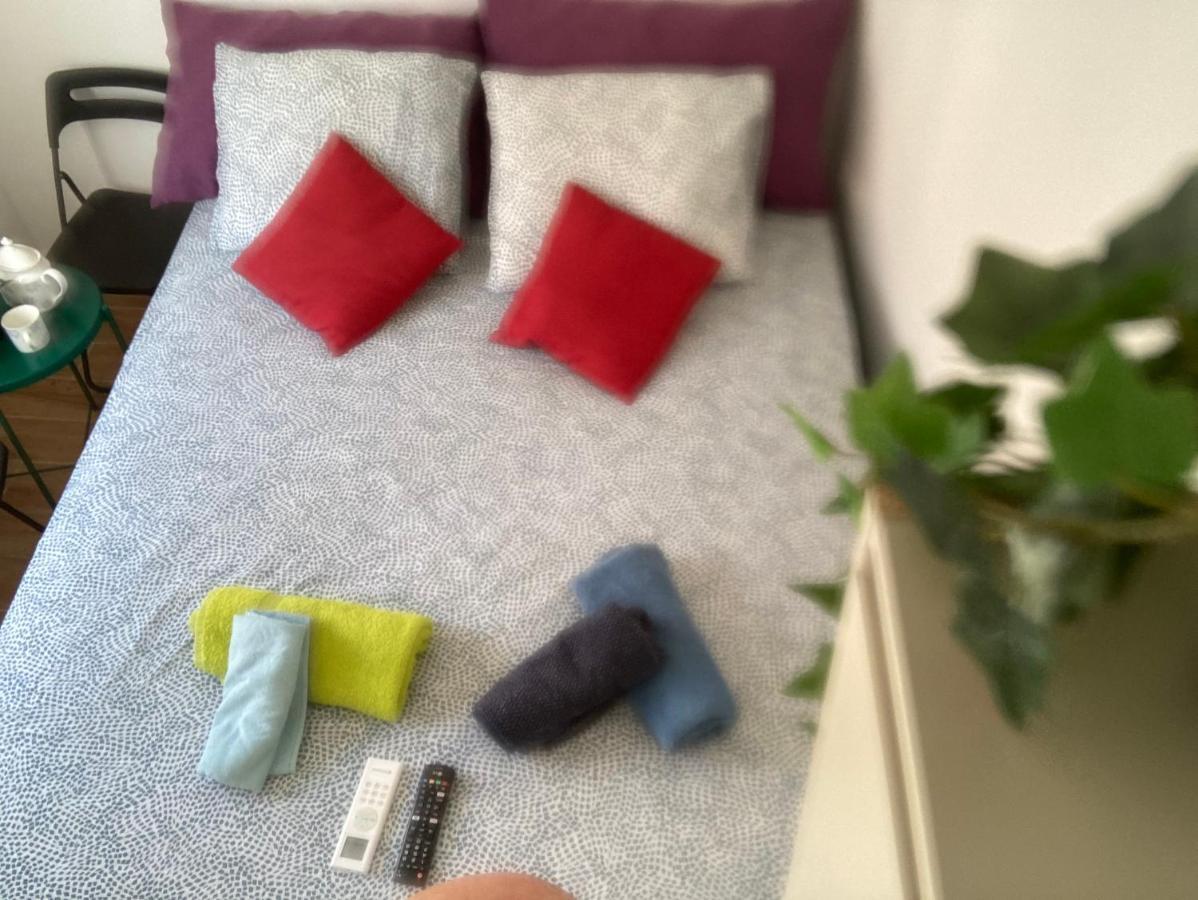 Malaguena Salerosa "Apartamento - Estudio Con Terraza" En Casa Tipica De 1 A 4 Dormitorios Малага Экстерьер фото